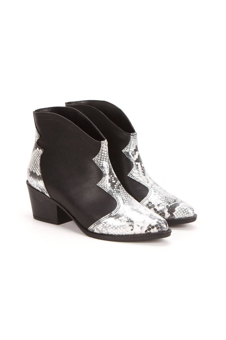 Kadın Western Kovboy Kısa Bot & Bootie 5118  SİYAH BEYAZ YILAN DESENLİ PSG25-5118SİYAH BEYAZ YILAN DESENLİ resmi